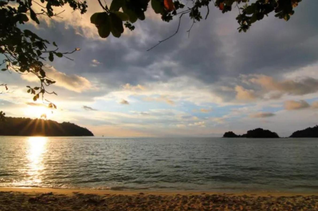 De Clinique Hotel Kampong Pasir Bogak Esterno foto